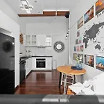 High Ceiling 1 Bedroom In The Apartment