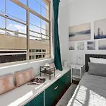 High Ceiling 1 Bedroom In The Brisbane
