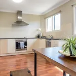 Tranquil Arches Indooroopilly Apartment