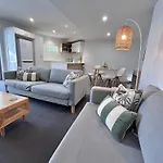 Location, Location, Location - Very Large Apartment