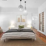 The Corner Shop - New Farm Apartment *