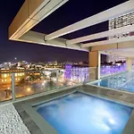 Apartment Hampton's Haven On Level 17 In Casino Towers *