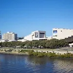 Eve - South Bank Location, Free Carpark, Privately Hosted