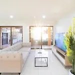 Palatial 4Br 2Ba Sunnybank Family Retreat