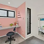 Spacious 4br Near Sunnybank With Modern Amenities Apartment