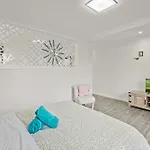 Spacious 4br Near Sunnybank With Modern Amenities Apartment *