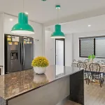 Spacious 4br Near Sunnybank With Modern Amenities Apartment *