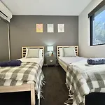 Spacious 4br Near Sunnybank With Modern Amenities *