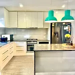 Apartment Spacious 4br Near Sunnybank With Modern Amenities *