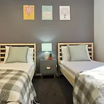 Spacious 4br Near Sunnybank With Modern Amenities *