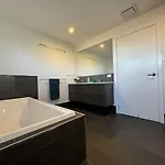 Spacious 4br Near Sunnybank With Modern Amenities