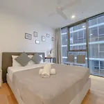 Stylish On High Level-close To Cbd Apartment *