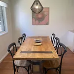 Holiday home 3br Comfy Home, Gym & Garden In The Gap