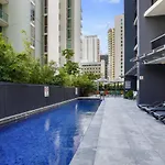 City Lux 2Bed Apt, Parking, Pool