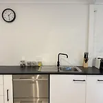 Spacious Belmont Granny Flat Easy Access To Cbd & Bayside