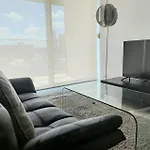 Apartment Modern 5-guest Pool Retreat For Family & Business Brisbane