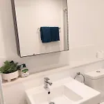 Modern 5-guest Pool Retreat For Family & Business