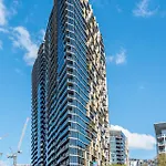 1-bedroom With Pool, Sauna, And Parking In South Brisbane