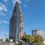 1-Bedroom Apartment With Pool, Sauna, And Parking In South Brisbane