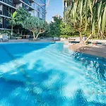 Apartment 1-bedroom With Pool, Sauna, And Parking In South Brisbane