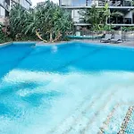 1-bedroom With Pool, Sauna, And Parking In South *
