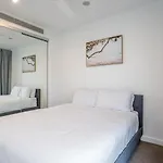 1-bedroom With Pool, Sauna, And Parking In South Brisbane