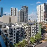 1-bedroom With Pool, Sauna, And Parking In South Brisbane