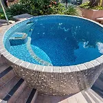 1-bedroom With Pool, Sauna, And Parking In South * Brisbane