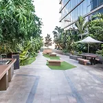 1-Bedroom Apartment With Pool, Sauna, And Parking In South Brisbane