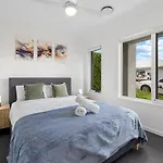 Brand New Modern 5Br House Ducted Ac Near Mall