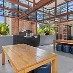 Unbeatable River And Cbd Views Pool 2Car And Prime Spot