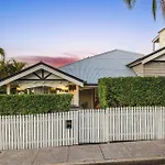 Charming 4-Bed Queenslander Spacious Home