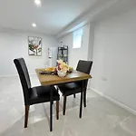 17C Hazel Studio At Sunnybank