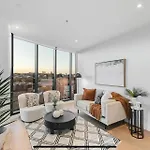 Breathtaking Sunset View Apartment, Location In The Apartment Brisbane