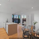Breathtaking Sunset View Apartment, Location In The * Brisbane