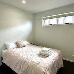 2 Bedroom Aparment With Views And Parking In Garden City