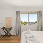 Bright Apartment In Trendy New Farm