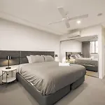 Boutique Hamilton Portside Apartment