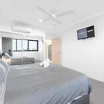 Boutique Hamilton Portside Apartment *
