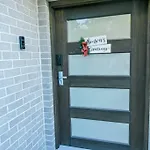 Modern Family House Close To The Airport & City