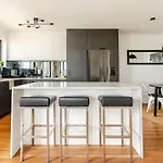 Value With View Sleeps 7 Apartment *