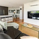 Value With View Sleeps 7 Apartment *
