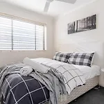 Value With View Sleeps 7 Apartment Brisbane