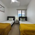 Prime Toowong 3br - Walk To Shops And Transport Apartment