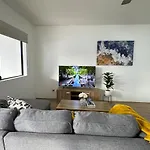Prime Toowong 3br - Walk To Shops And Transport