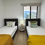 Prime Toowong 3br - Walk To Shops And Transport