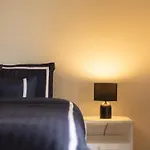 Spacious Land Area 5bedroom At Sunnybank New Ac Holiday home *