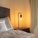 Spacious Land Area 5Bedroom Home At Sunnybank New Ac