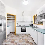 Spacious Land Area 5bedroom At Sunnybank New Ac Holiday home