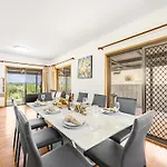 Spacious Land Area 5bedroom At Sunnybank New Ac Holiday home
